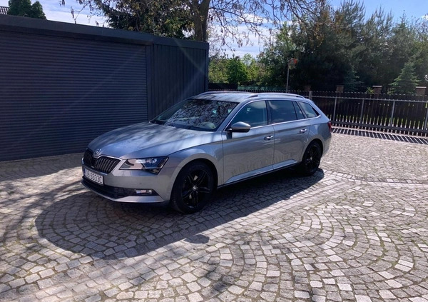 Skoda Superb cena 93000 przebieg: 110000, rok produkcji 2019 z Brzeg małe 154